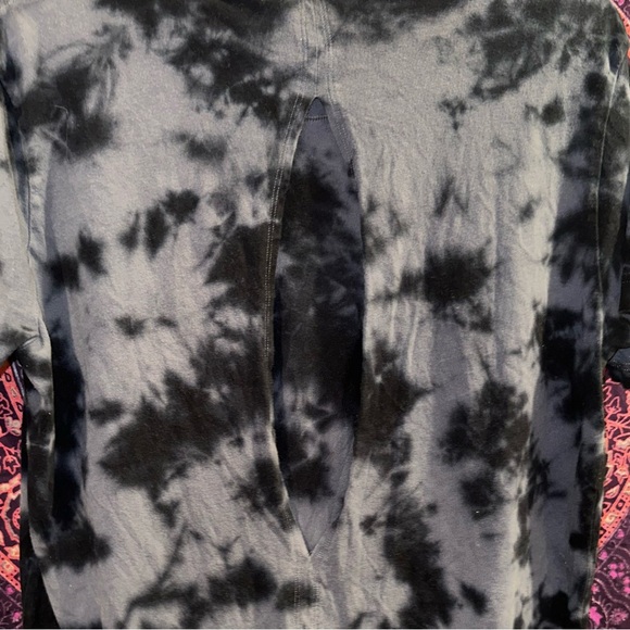 PINK Victoria's Secret Black Tie-Dye Tee with Cutout - Picture 5 of 5